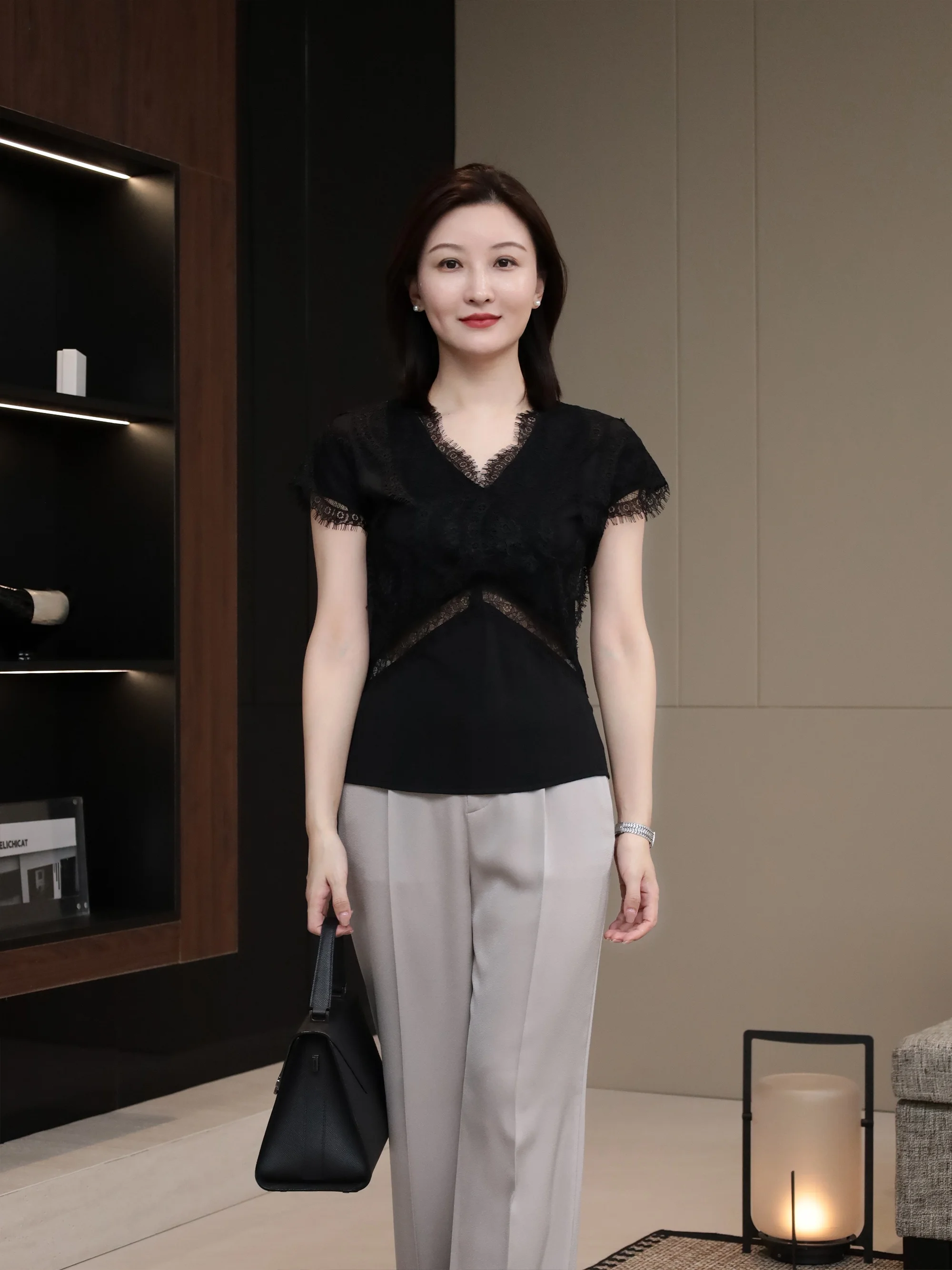 

CHI Gentle Luster Silk Lace Trim V-Ne Knitted Base Layer Women's T-irt Commute Sle ort Sve Regular Length