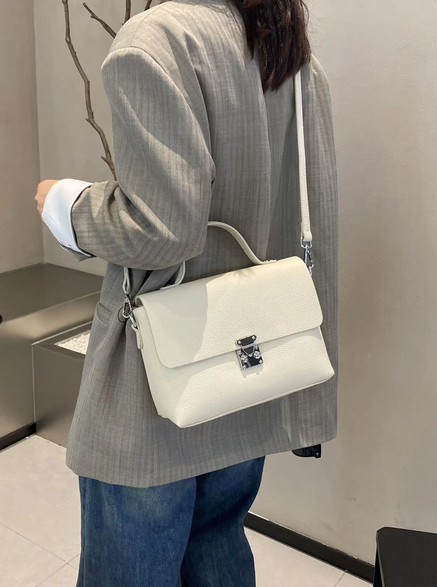 

Women's Casual Cow Genuine Leather Shoulder Bags Female Luxury Commute Soft Handbags Ladies Travel Retro Cowhide Crossbody Bag
