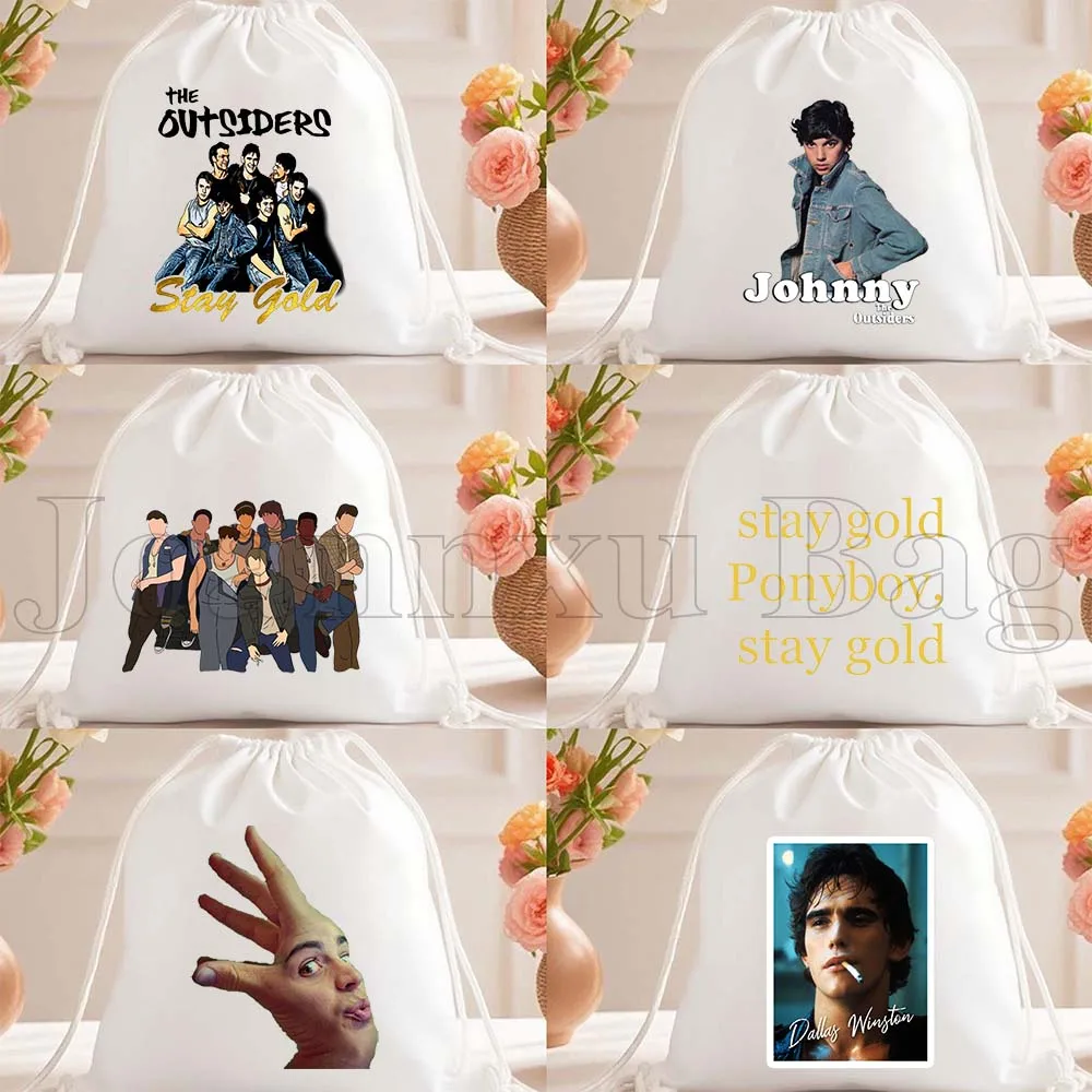 

Постер к фильму «Вне стены» (80-е годы), с изображением Понибой, Кёртиса, Далласа, в стиле криминальных сериалов, милые подарки, сумки на шнурках, футбольные рюкзаки, спортивные мешки на завязках