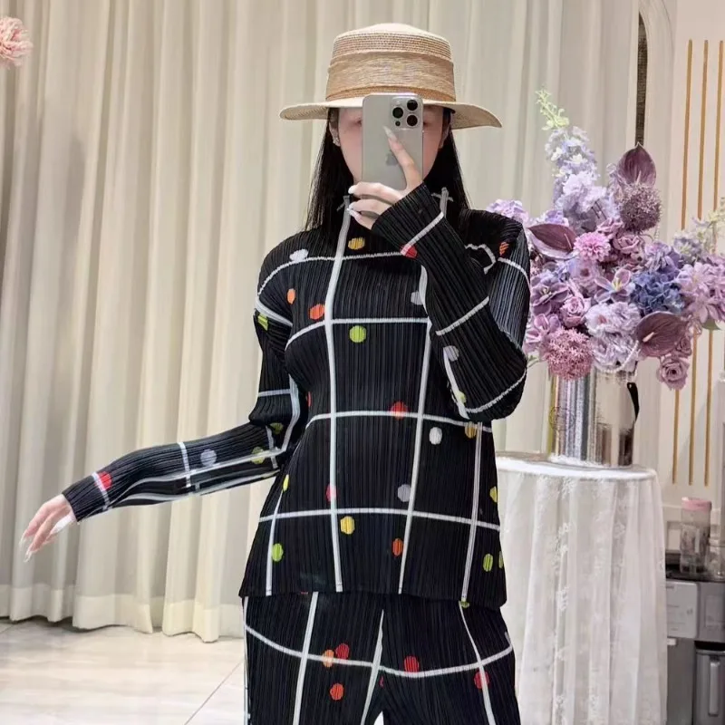 

Костюм с плиссированными брюками Miyake, весна-лето 2026, новинка: топ с длинным рукавом в клетку и горошек + брюки прямого кроя, элегантный деловой костюм