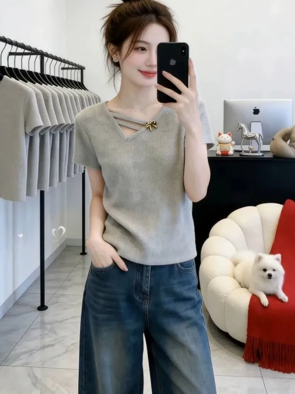 

Gray V-Neck Short Sleeve Knitted Sweater Women's Summer 2026 New Design Hollow out Sexy Slimming Unique Beautiful Top
