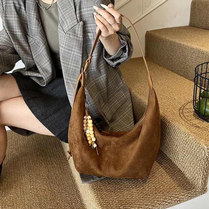 

Refined Women Handbag For Professional Settings Elegant Underarm Shoulder Bag With Secure Zipper For Daily Commute