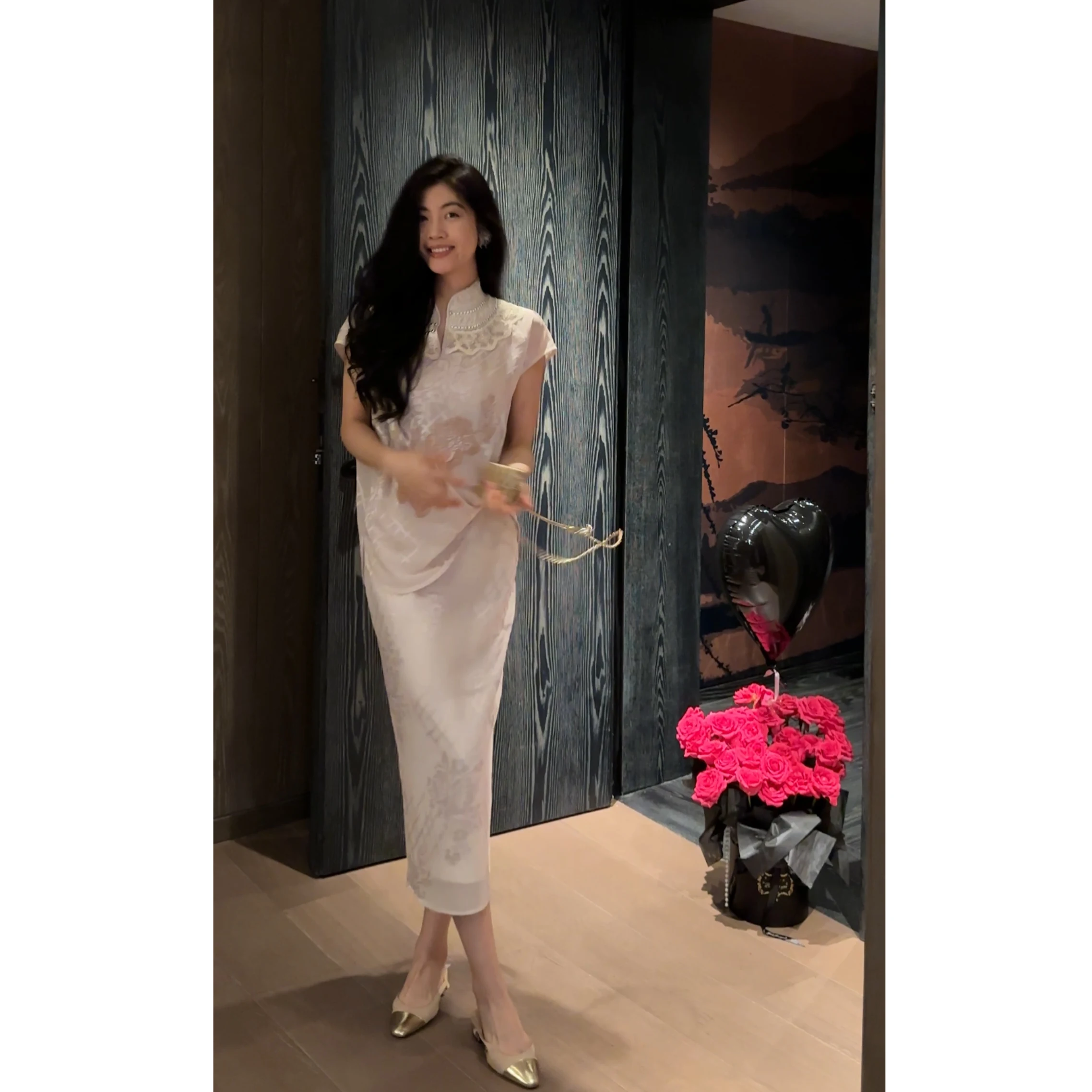 

Летний комплект Nico 2025: Новинка! Ретро-костюм в китайском стиле с вышивкой, кружевом и бисером (топ и юбка) – традиционный женский наряд с круглым вырезом.