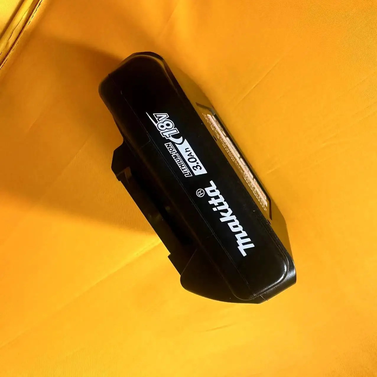 

Makita Rechargeable 18V 3.0Ah Li-Ion Battery For makita BL1830 BL1815 BL1860 BL1840 194205-3 Replacement Power Tools Battery