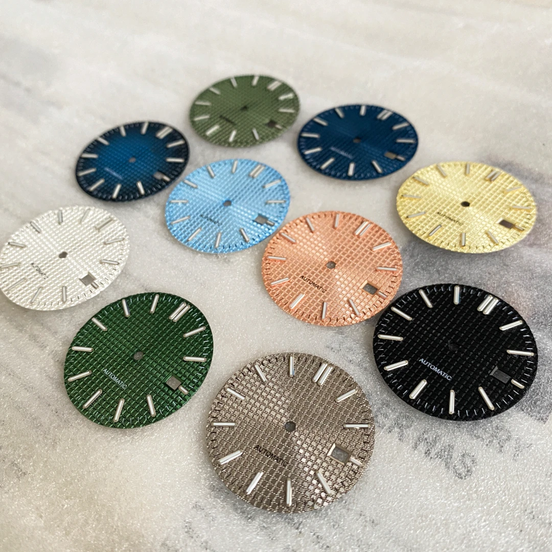 NH35 تعديل الطلب ، سطح ميكانيكي أوتوماتيكي ، توهج أخضر ، سطح شريط فضي ، حركة NH36 بقطر 31.8 مللي متر