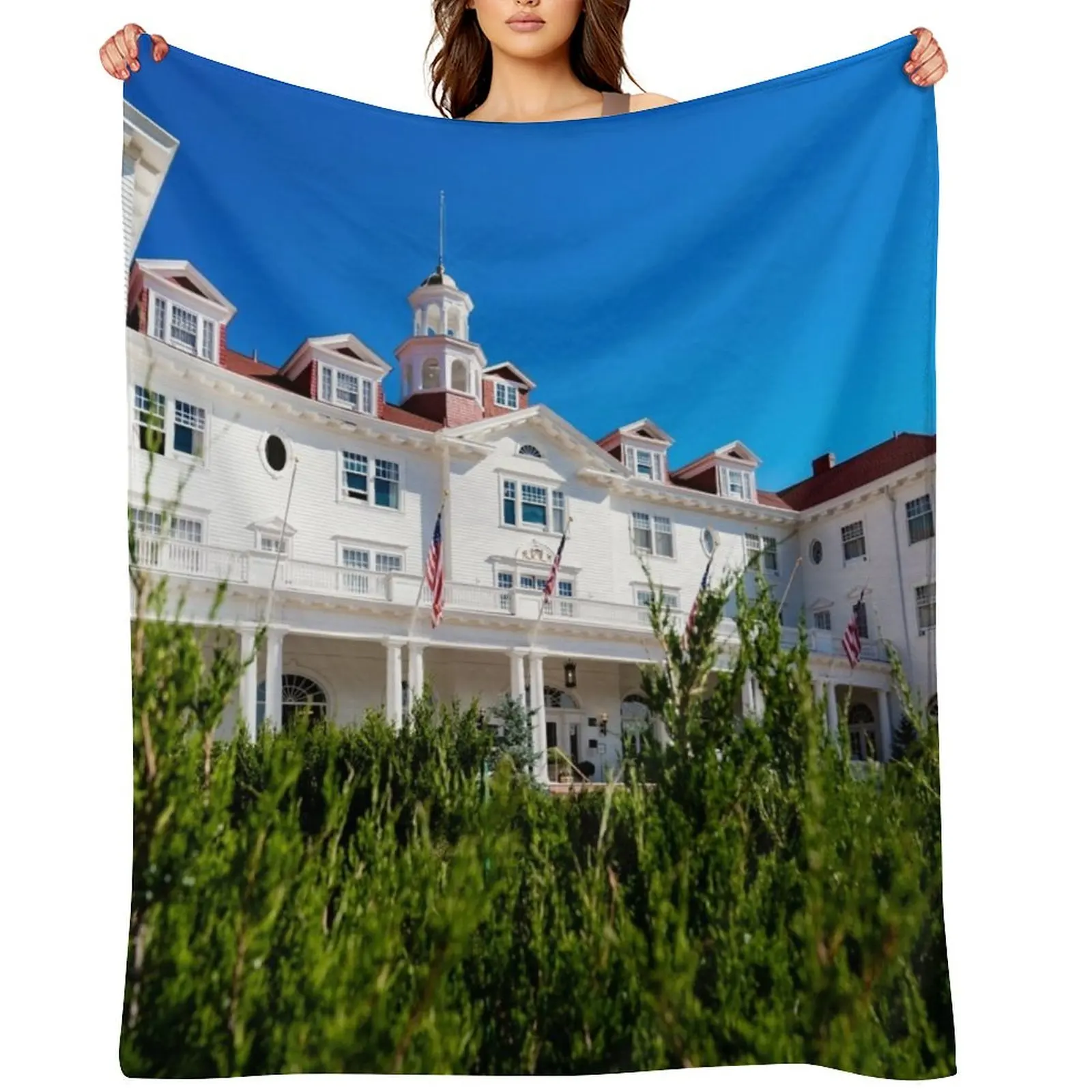 

Inside the maze at The Stanley Hotel Throw Blanket Bed Fashionable Soft Plaid warm for winter Picnic Blankets