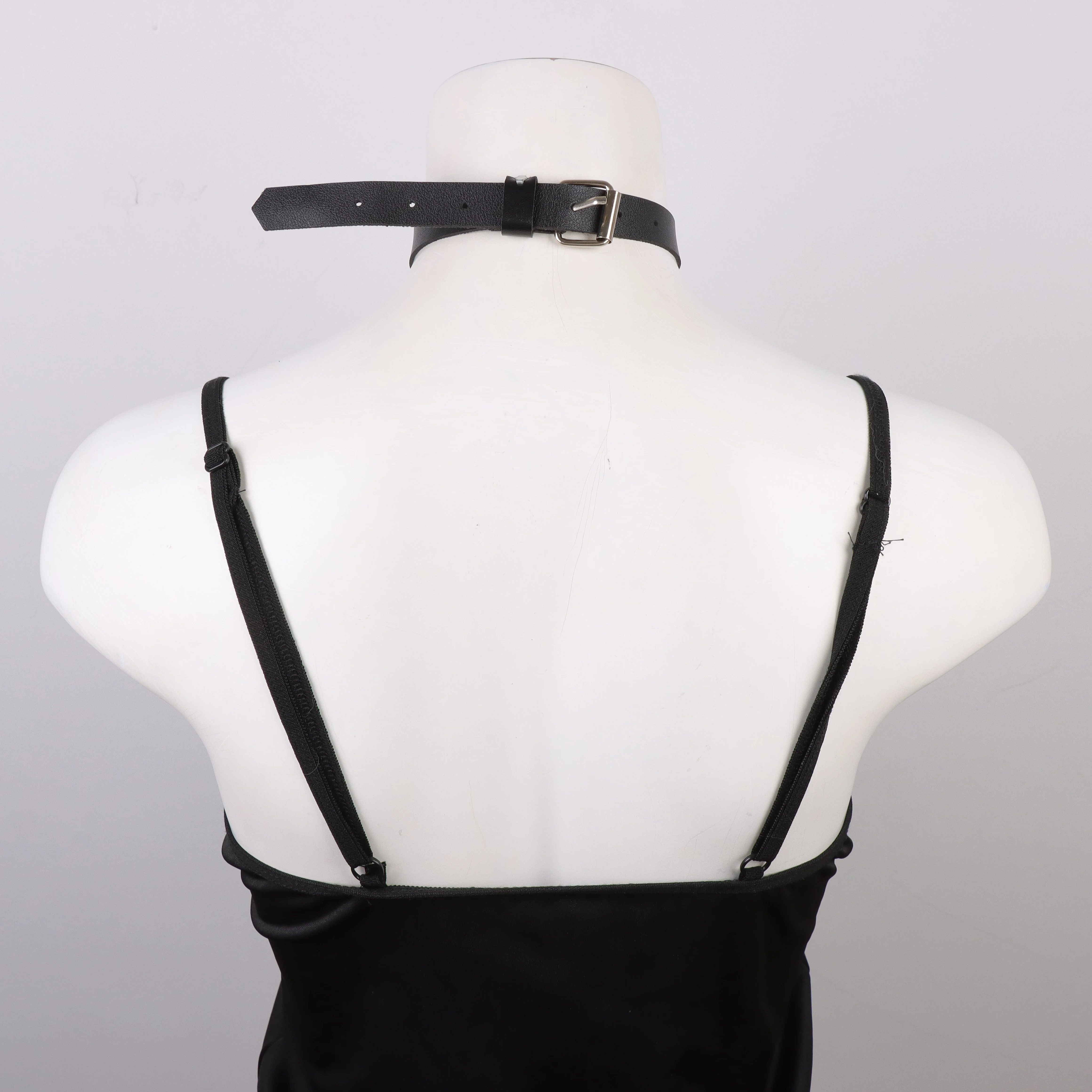Dunkle Gothic-Halskette aus Kunstleder für Damen – Punk-Halsband mit O-Ring und Nieten, Retro-Edgy-Cosplay-Halskette, vorgebundene Halskette – Detail 7