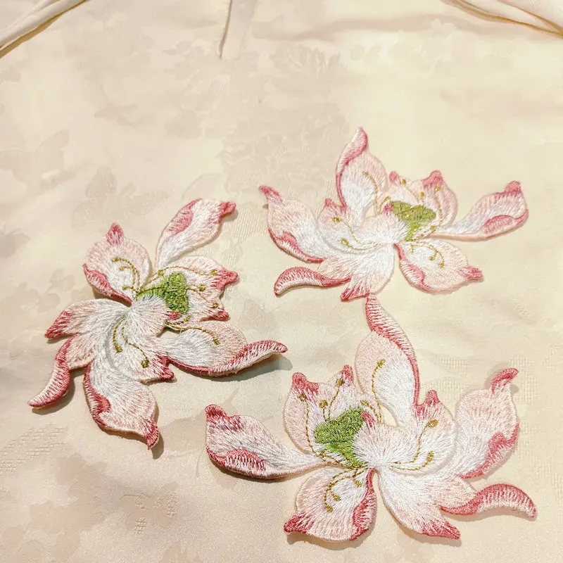 

Розово-зеленые вышитые нашивки с лотосом, традиционные благоприятные узоры, аппликации из ниток для одежды, сумок и аксессуаров