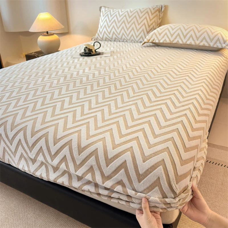 

2025 New Class A Man Wave High Weight Single Item Bed Hat Back Printed Cut Milk Velvet Mattress Cover Warm Bedspread