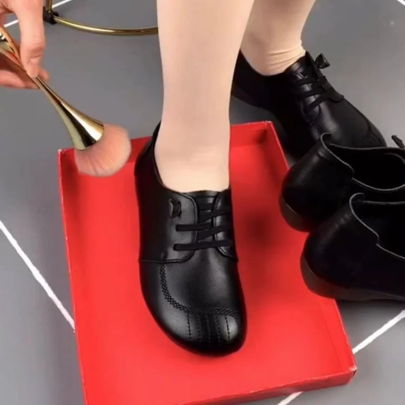 

Женские туфли с глубоким вырезом, на плоском каблуке, с круглым носком, низкие, из искусственной кожи, на резиновой подошве, удобные, повседневные, для прогулок, офиса, модные