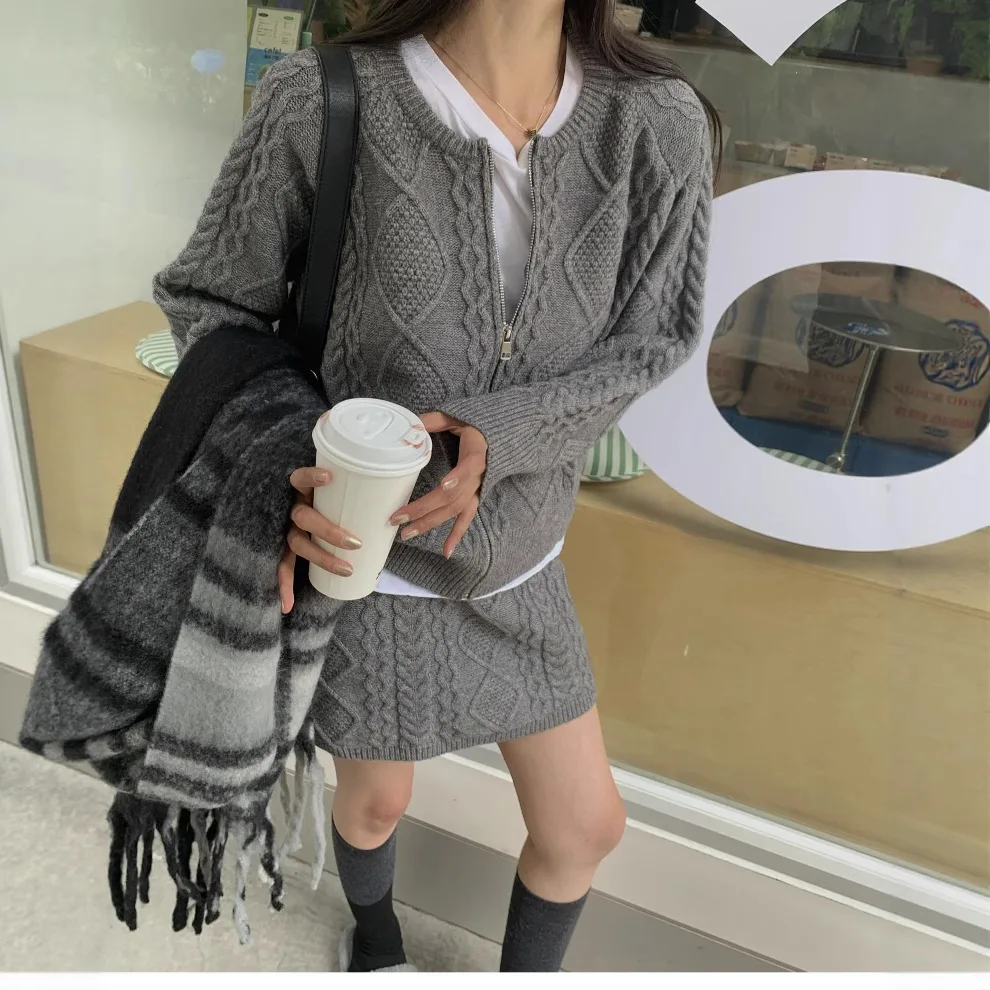 

Lazy Wind Twist Knitted Sweater Zipper Jacket Women's Autumn 2025 New Hip Skirt Set