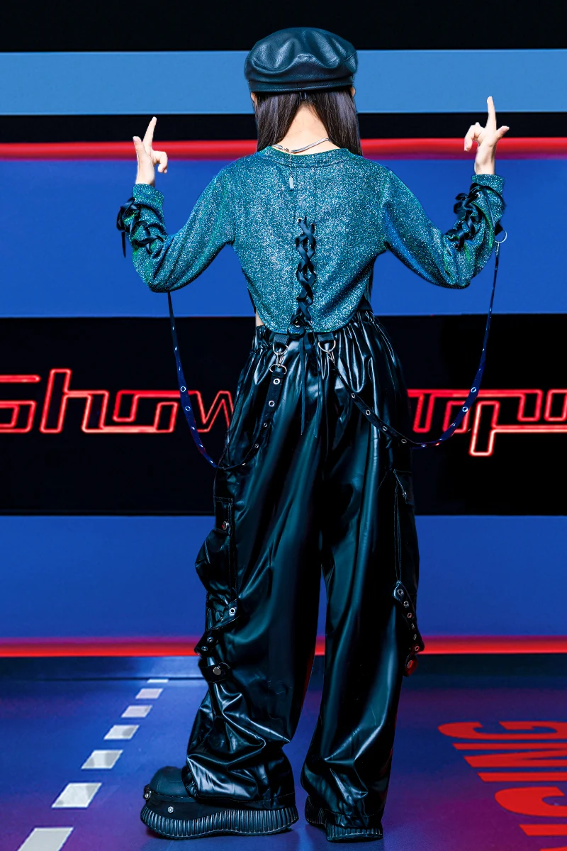 Hippe hiphop kleding voor meisjes, stijlvol streetdance kostuum, set met crop top en leren broek, kinder jazz outfit.