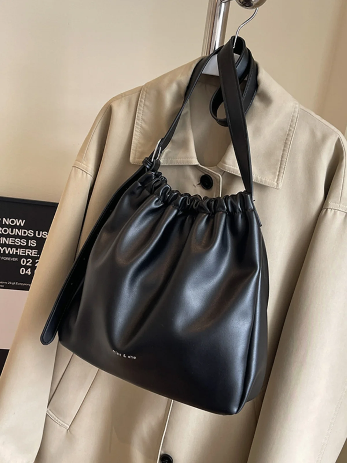 Vintage Women\'s Solid Color Bucket Bag Niche Large Capacity Soft Shoulder Bags 2023 Autumn Winter Lady Commuter Crossbody Pack