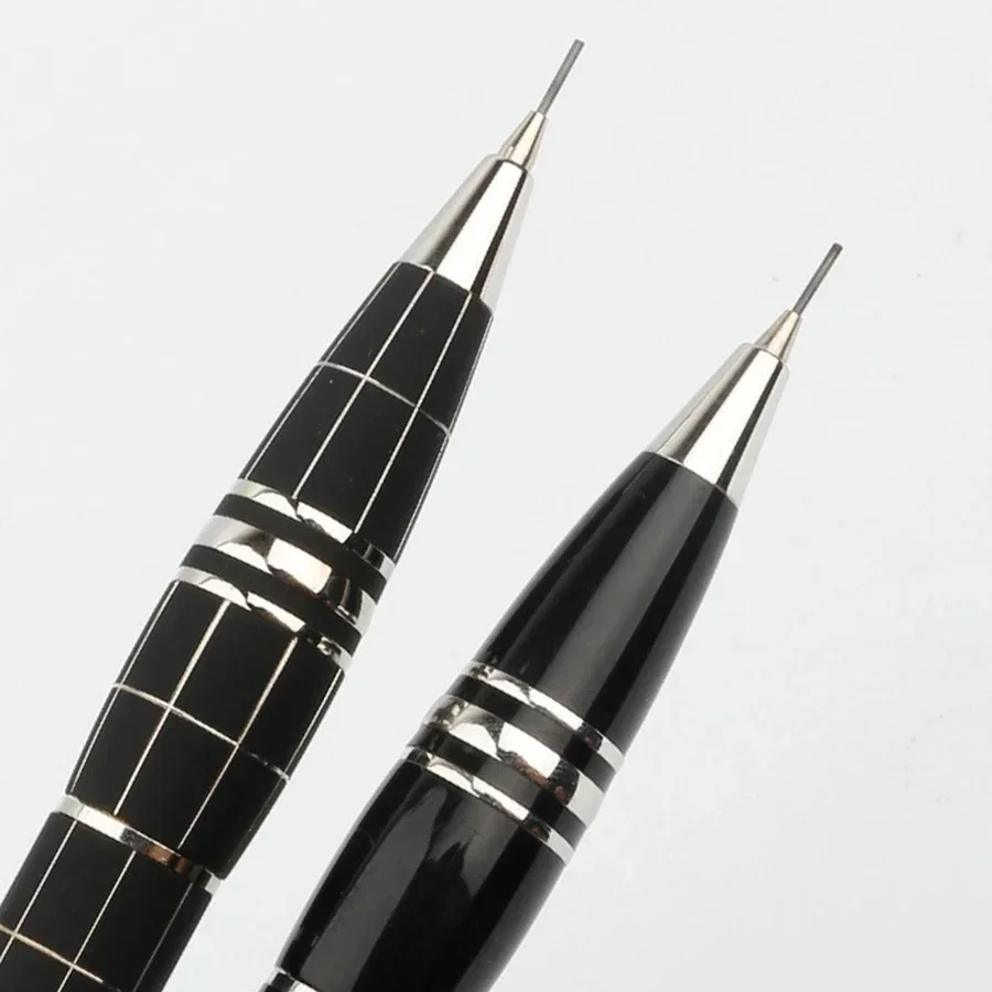 قلم رصاص ميكانيكي عالي الجودة MB من الراتنج الأسود مشبك ذهبي تصميم خاص أقلام كتابة معدنية على شكل رقعة الشطرنج سلسلة كلاسيكية