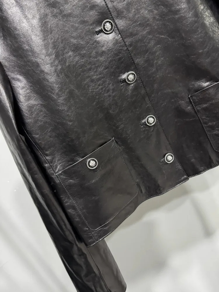 سترة نسائية كلاسيكية بياقة واقفة واحدة الصدر من جلد الغنم الطبيعي مصممة بشمع زيتي قصير معطف جلد حقيقي ملابس الشارع