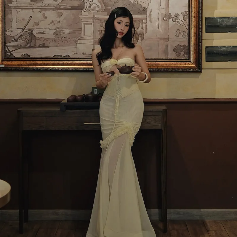 ヨーロッパとアメリカの春の新作レディースハイウエストファッションレターネックストラップレスドレス