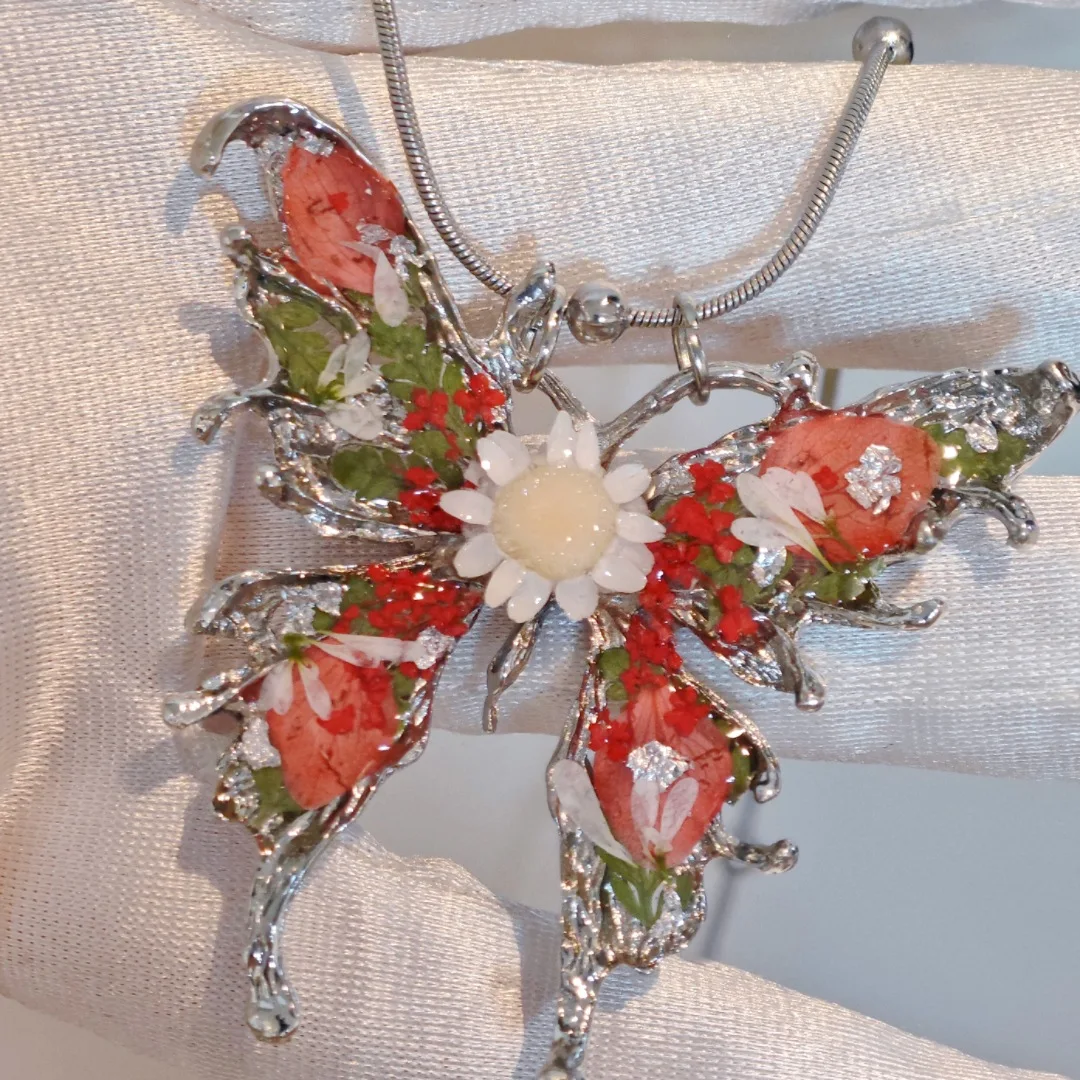 

3285 оптовая продажа, оригинальная смола ручной работы, образец растения, сушеный настоящий цветок, ожерелье, подвеска-бабочка, подарок на Рождество, день рождения