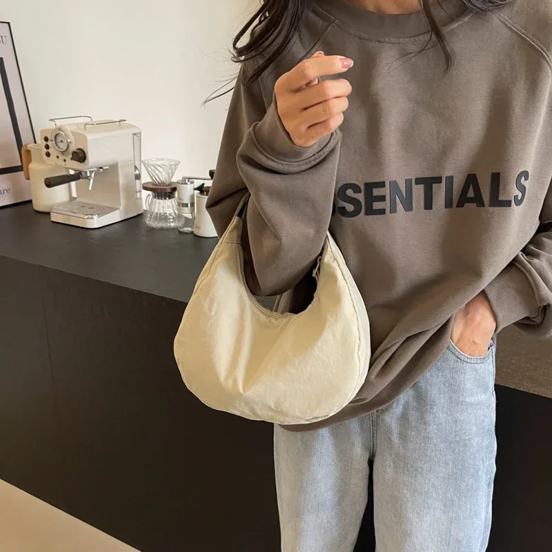 Bolsos informales lisos de media luna, gran oferta, bolso de hombro sencillo y versátil para mujer, bolsos cruzados de estilo clásico de gran capacidad 2024