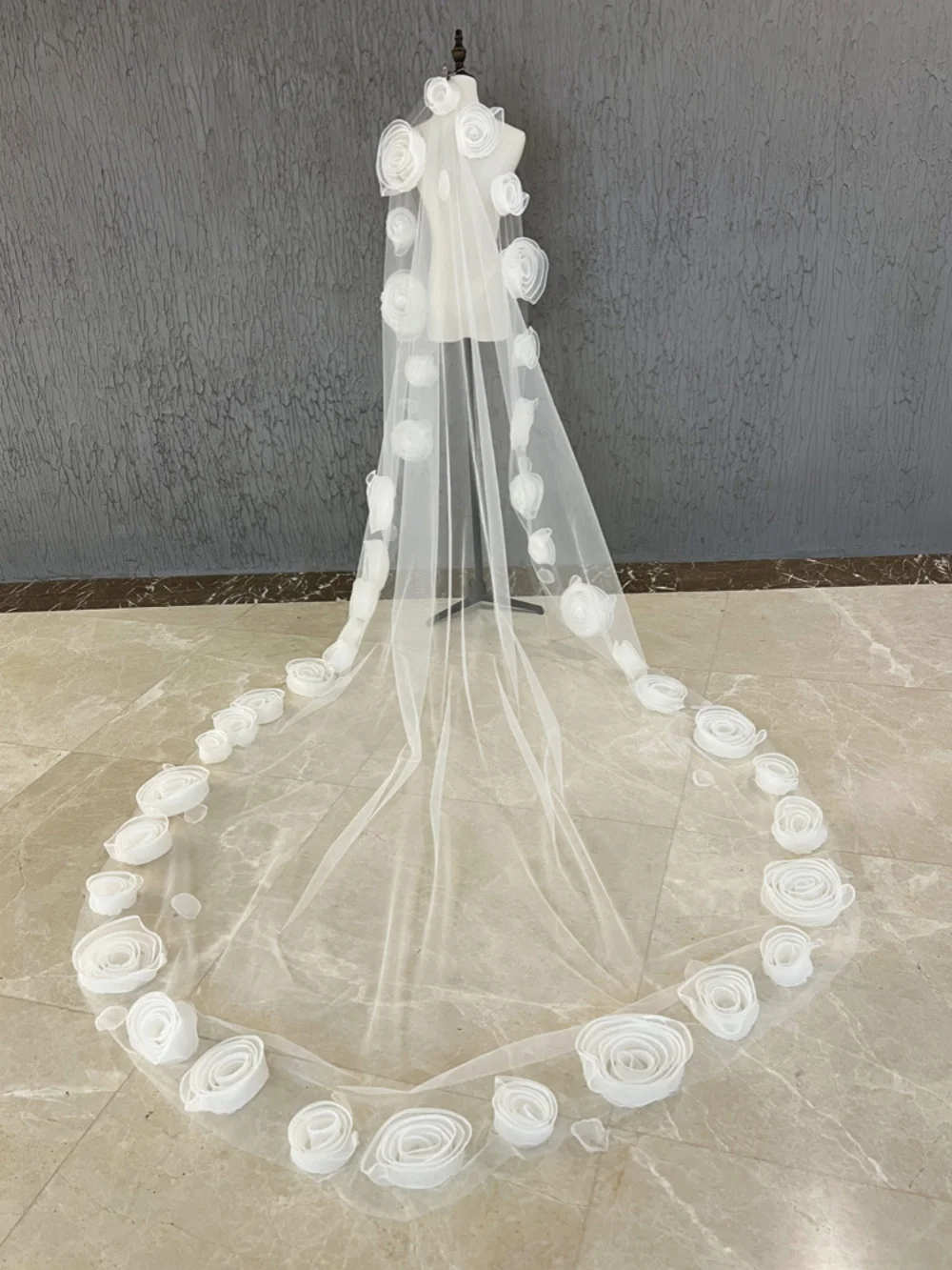 Designer Wedding Veil Handmade Flowers Lace One Layer Cathedral Length Bride Veils Applique Edge For Bridal Customized