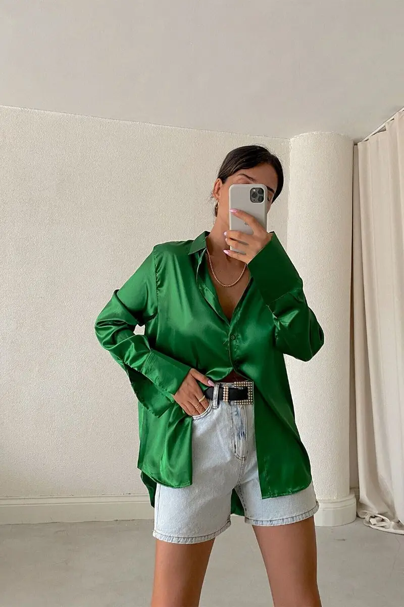 Frauen Grün Oversize Satin Hemd