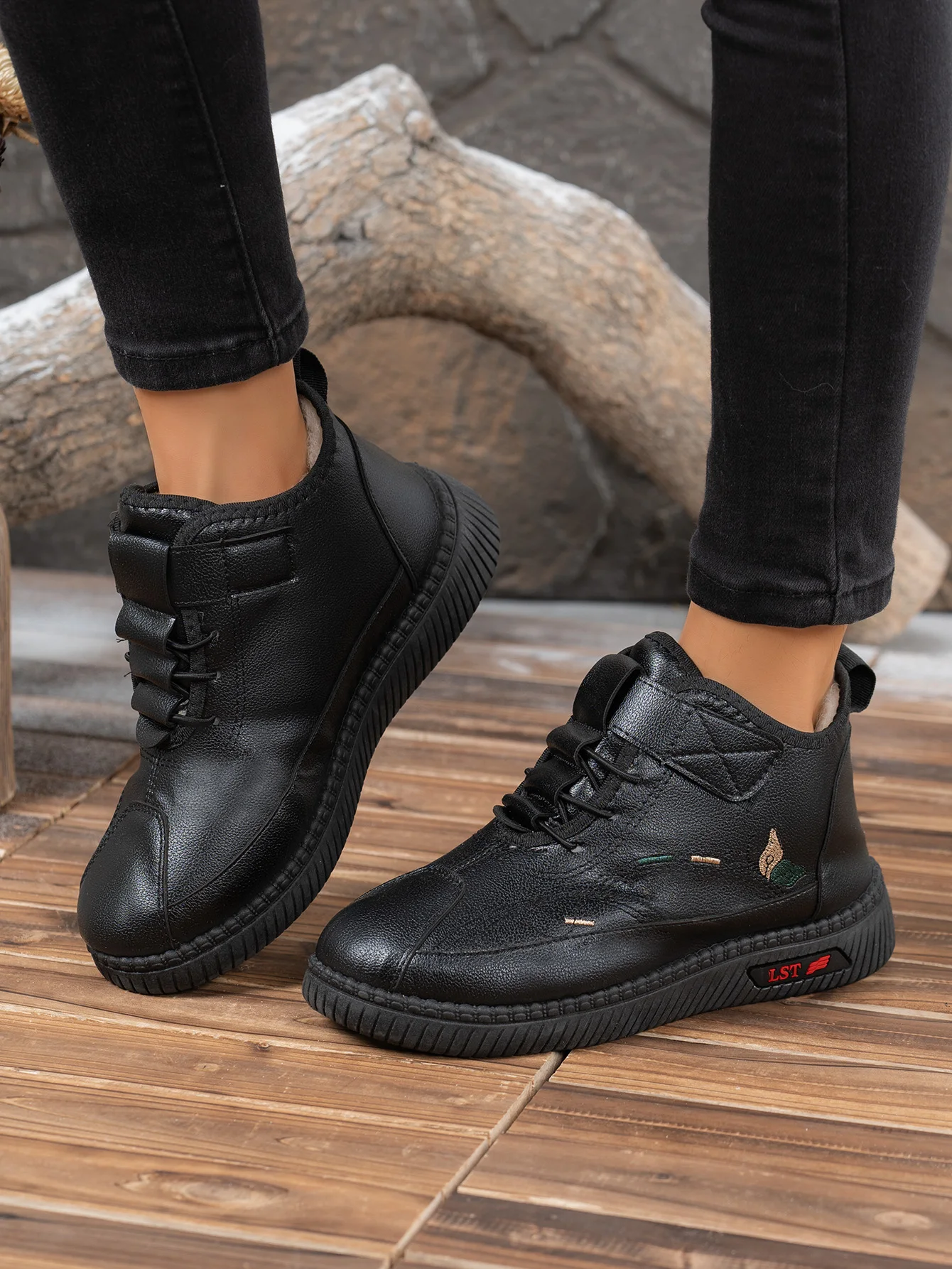 2026 Winter Damen Fleece-Gefütterte Leder-Stiefeletten Klettverschluss Stickerei Rutschfeste Weiche Gummisohle Warme Freizeitstiefel – Detail 18