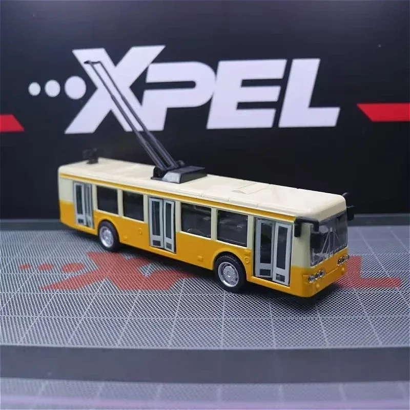 Alloy bus 1:90 toy car, model, elastic door opening sound and light car model, hot selling new toy gift ornaments