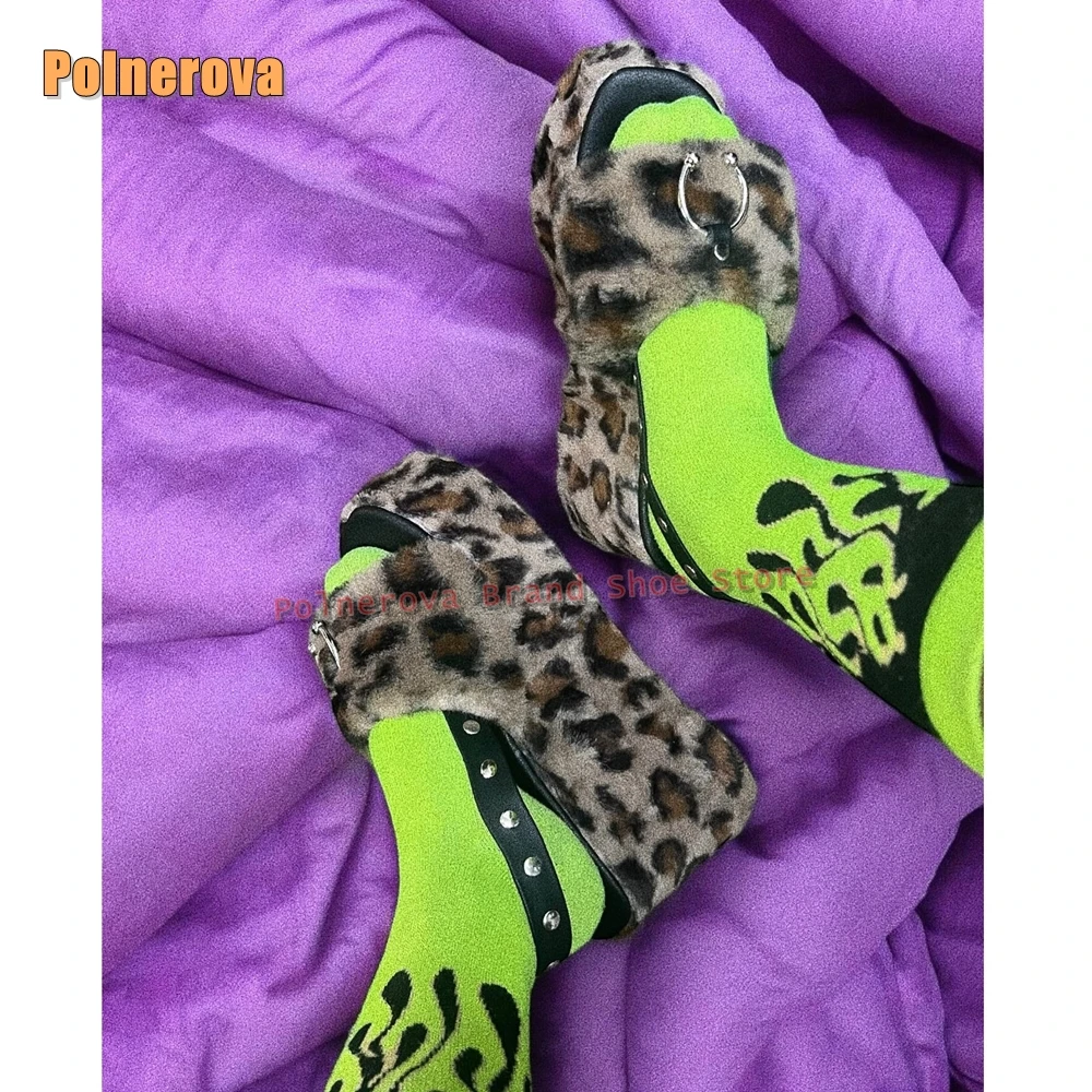 

Сандалии на платформе с леопардовым принтом и пяткой, лето 2023, с круглым носком на танкетке, с ремешком сзади, металлическими украшениями, неглубокие женские сексуальные повседневные туфли-лодочки