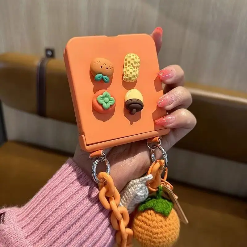 Cute Persimmon Pendant Bracelet Phone Case For Motorola RAZR 50 Ultra 40 Ultra 60 Pro Razr Plus 2025 2024 2023 Hinge Cover