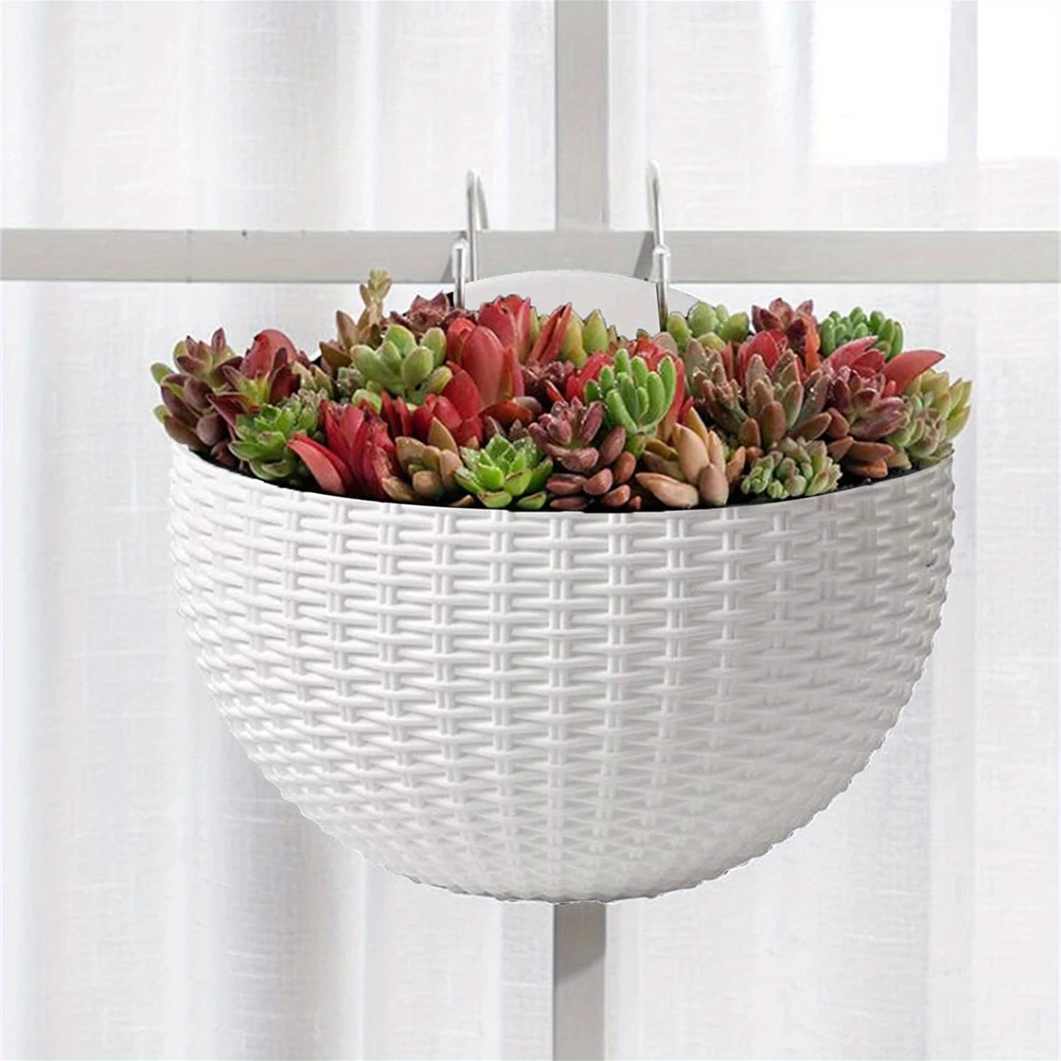 

Exquisite Wall-mounted Plastic Flowerpot for Garden