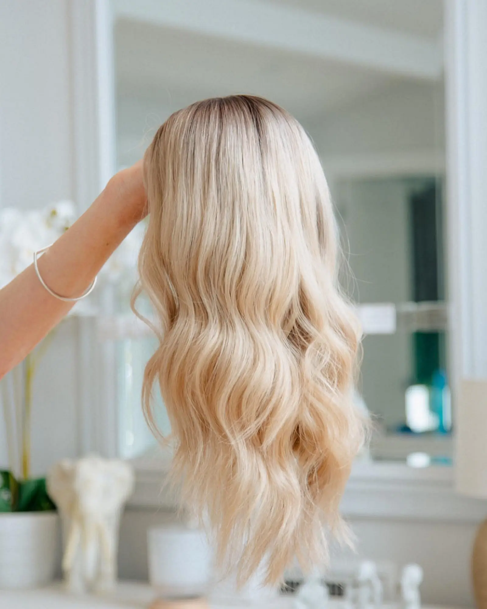 

Парики для косплея на каждый день Ombre Пепельно-русый HD Синтетические парики с кружевным верхом 180% Плотность Новый стиль 22 дюйма Длинные объемные волны Бесклеевые парики