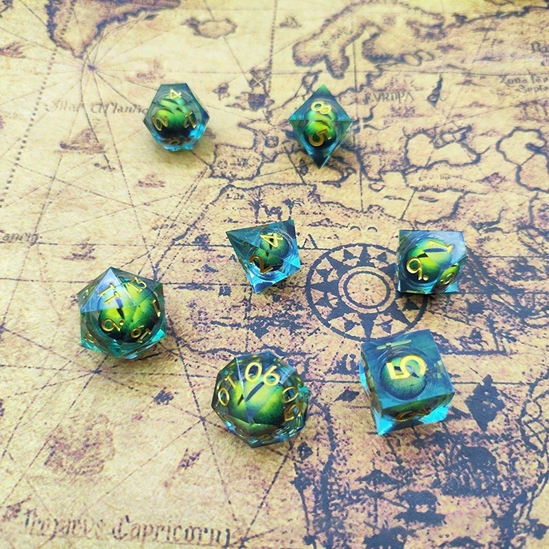 

Handmade Sequin Liquid Core Sharp Edge Dice 7pcs Resin Dungeon and Dragon Dice Role Playing Props Board Games