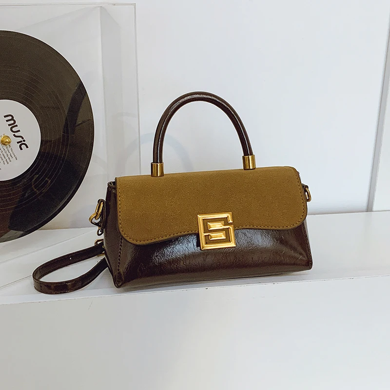 트렌디한 레터 로고가 있는 여성용 우아한 미니멀리스트 클래식 크로스바디 백, 패셔너블한 스타일과 실용적인 출퇴근용