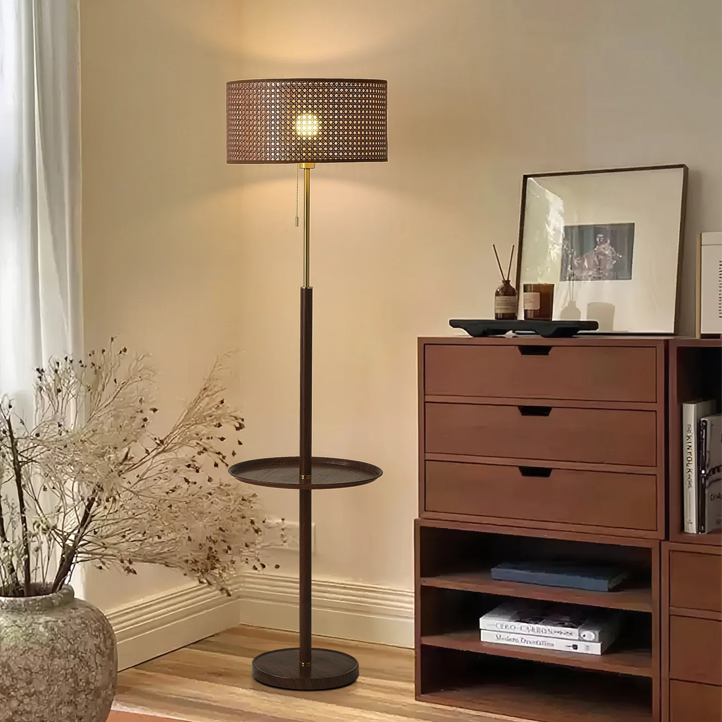 Luminária de chão de vime estilo japonês, sofá-cama e café da manhã, quarto de hotel, lâmpada vertical