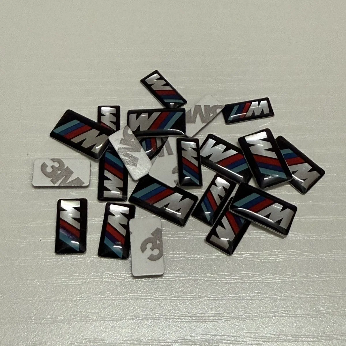 4 Stück Auto-Aufkleber Lenkrad-Dekoration Mittelkappen-Emblem DIY-Aufkleber für BMW M 2 4 5 7 Performance G30 E60 E31 X5 X4