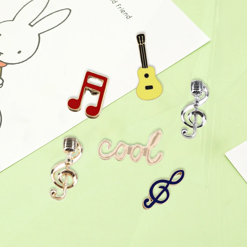 Guitar Microphone Metal Badges Piano Notes Lapel Brooch Musician Jewelry Gifts for Friends Cool Music Note Enamel Pines Fashion