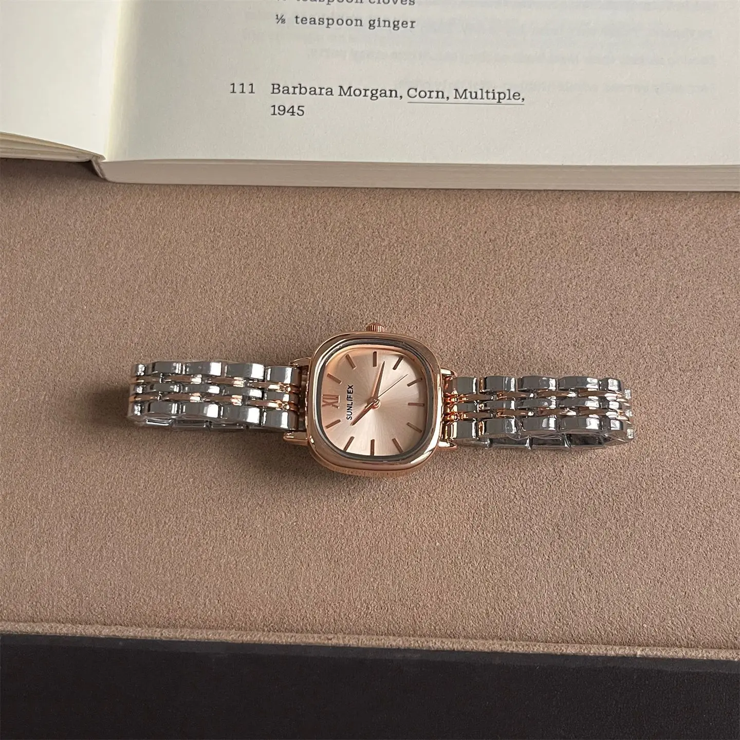 New Luxury Rose Gold Stainless Steel Strap With A Simple Small Dial, Retro Korean Style Square Quartz Watch For Female Students.