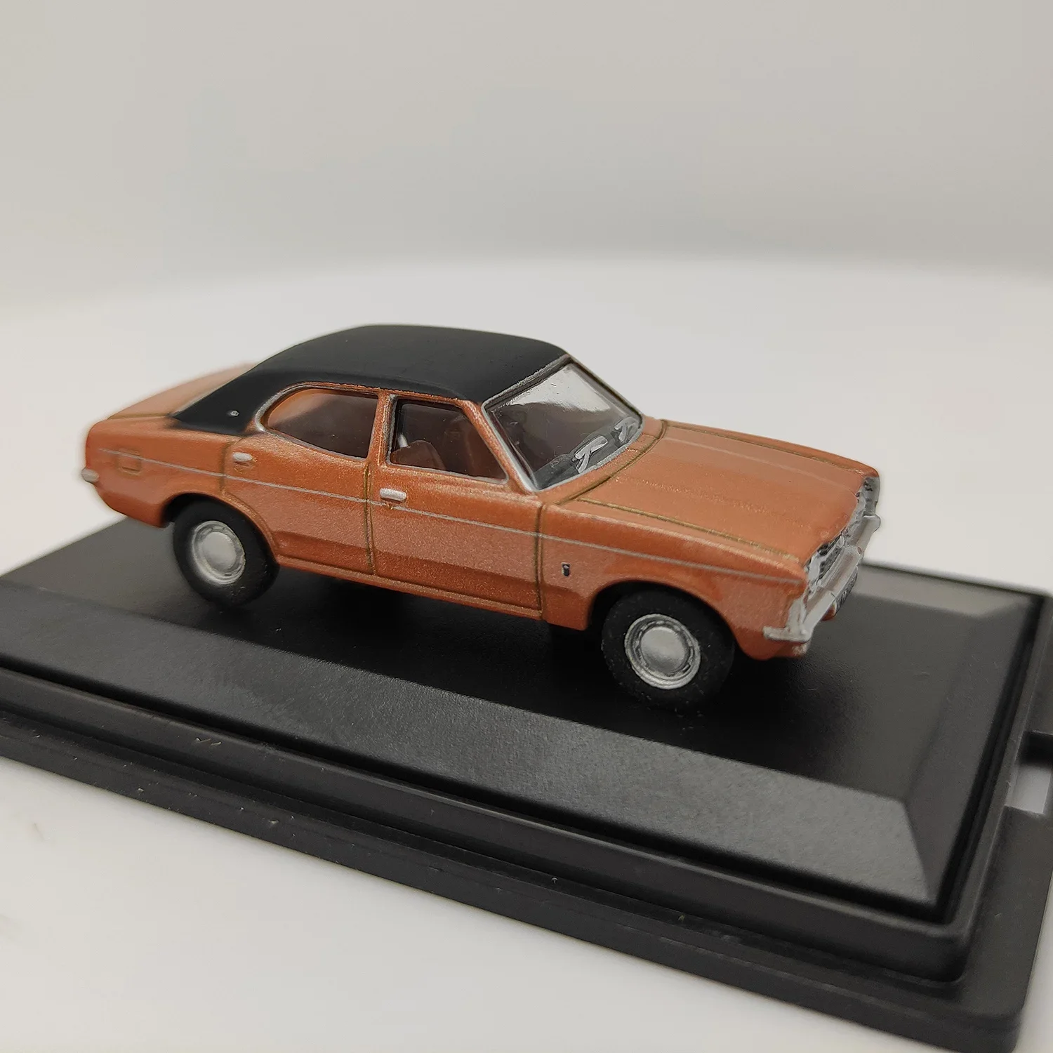 1:76 Scale Diecast Alloy Ford Cortina Retro Toys Sports Cars Model Classics Adult Souvenir Gifts Collection Static Display