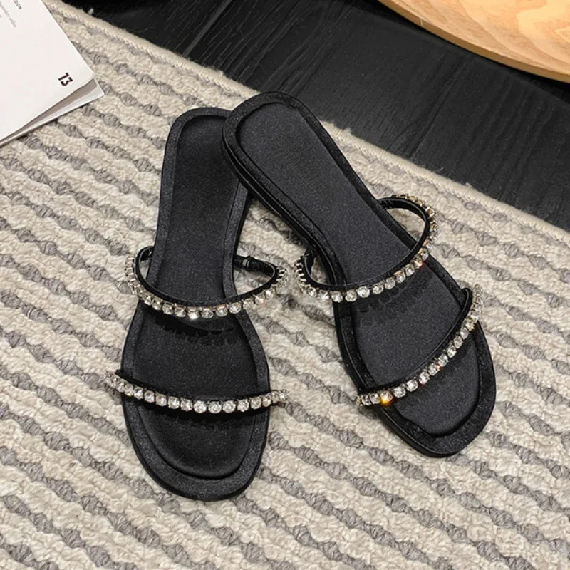 2023 Summer Ladies Shoes Fashion Pearl Hollow Flat Bottom Casual Beach Slippers for Women Large Size Transparent Girl Slides