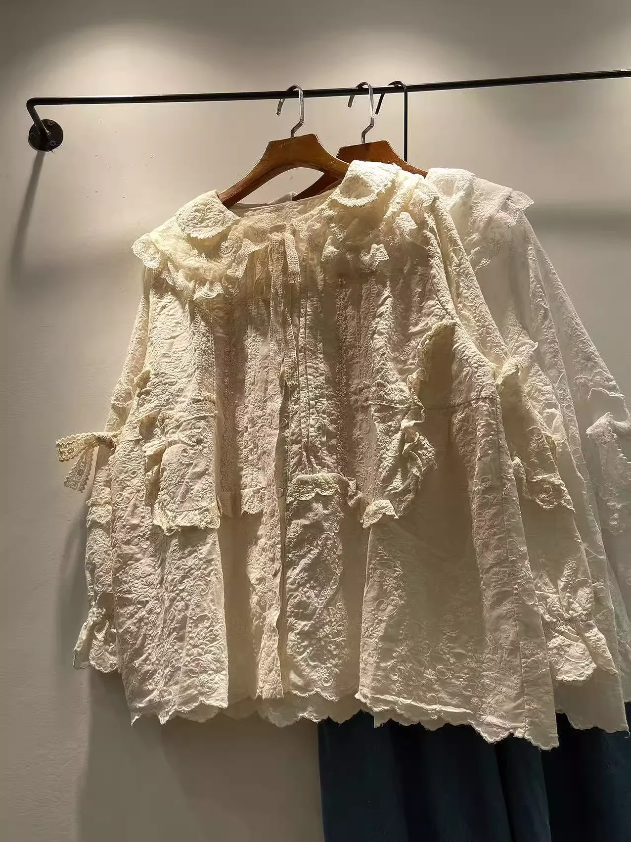 

Бюст 118 см, милая одежда в стиле Лолиты, осенняя японская хлопковая блузка с воротником «Питер Пэн», белая, бежевая, кружевная рубашка, блузка с длинными рукавами