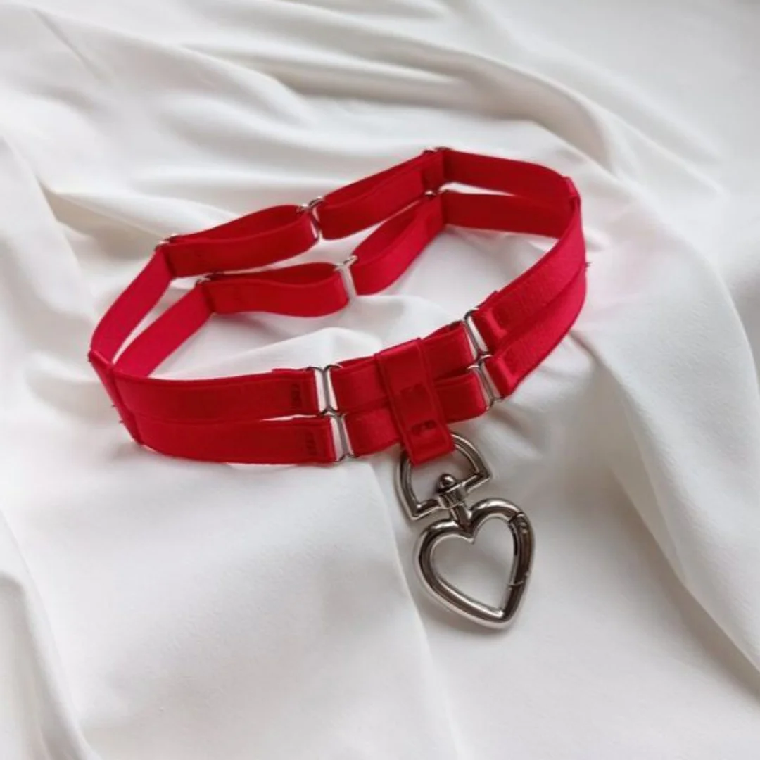 UYEE Bunte Krawatte für Damen, Halsring, großer Kreis, Herz, geometrische Form, Zubehörgürtel, süßer, cooler Stil, Eisenmaterial für alle Altersgruppen