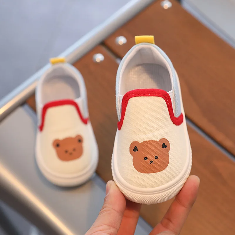 Scarpe di tela per bambini Slip on Cartoon Boys Sneakers moda traspirante antiscivolo scarpe per bambini scarpe leggere per ragazze della scuola