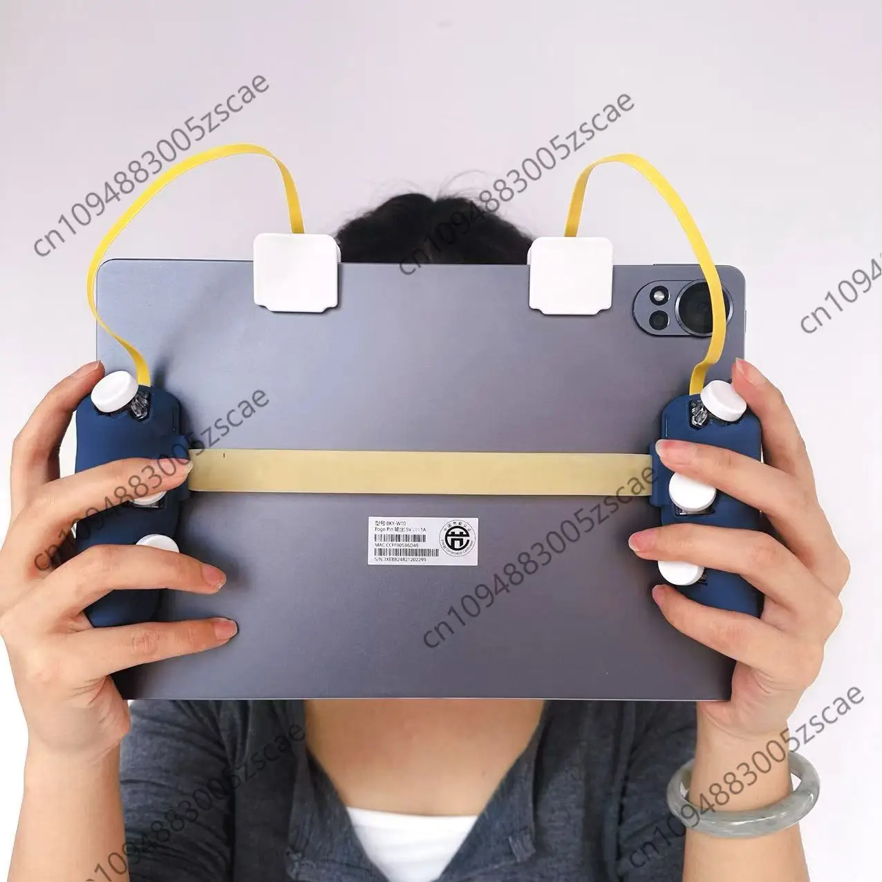 Conecte o ponto e atire no botão do gamepad com seis dedos, oito dedos e dez dedos