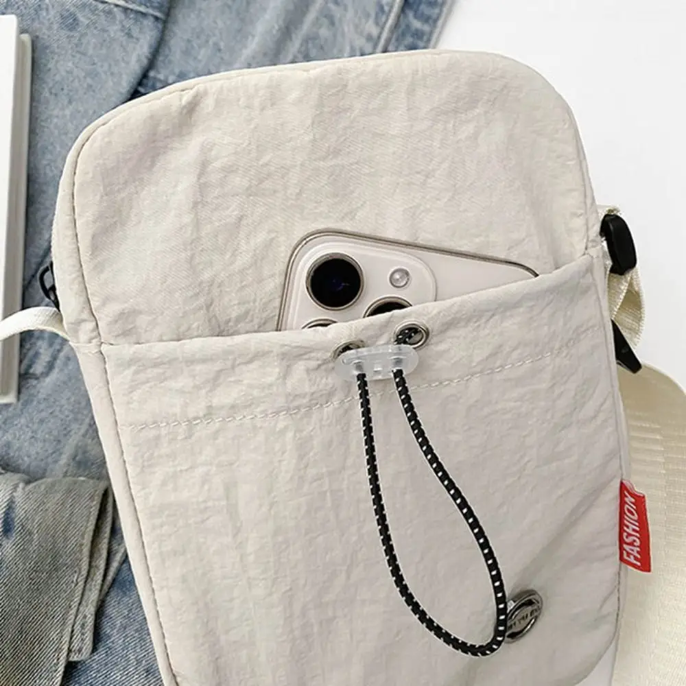 Torba crossbody ze sznurkiem, jednolity kolor, styl koreański, nylonowa torba na ramię, duża otwarta, wodoodporna torba na butelkę z wodą.