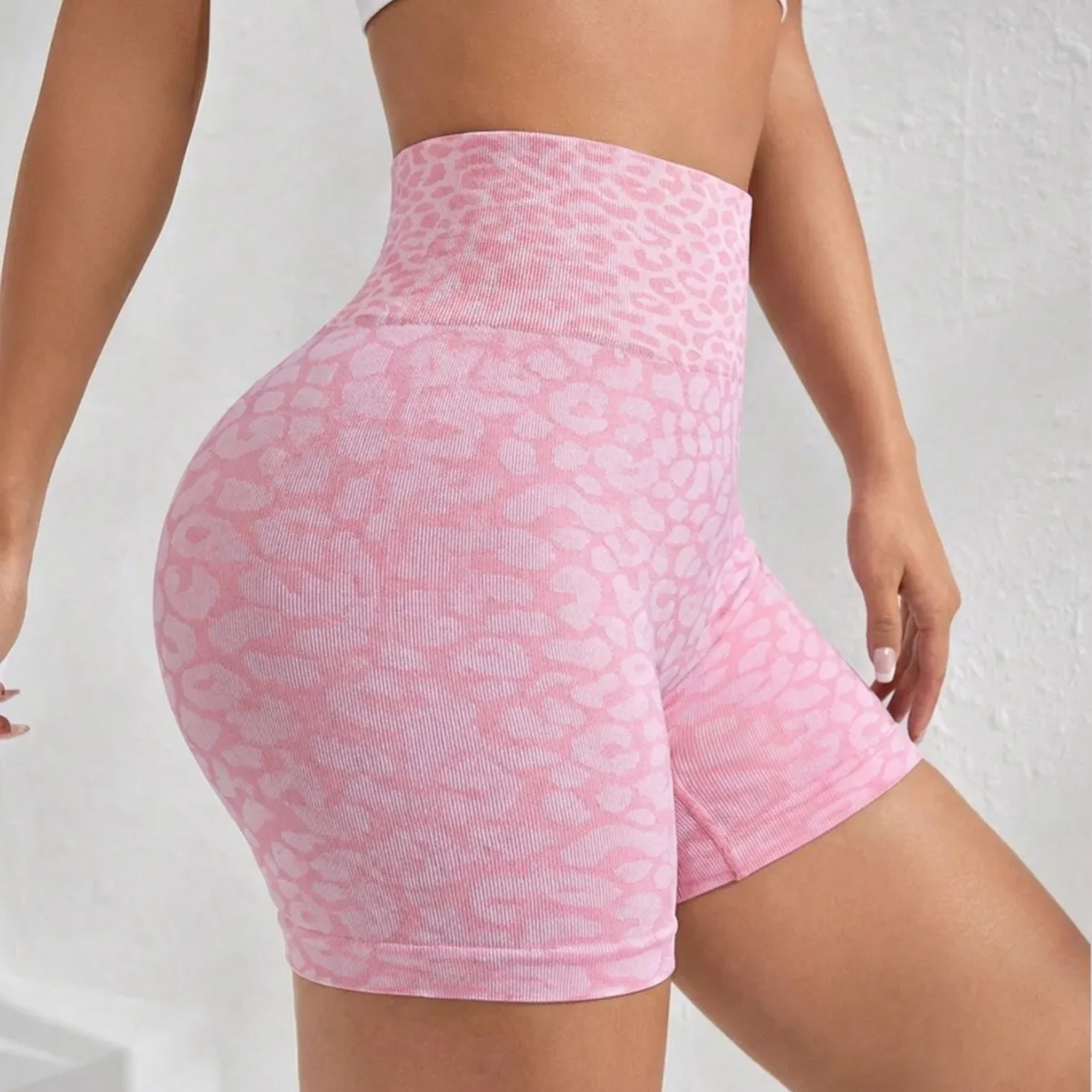 High Waist Peach Hip Quick-drying Tight-fitting Wearing European and American Leopard Yoga Pants Summer New Shorts Fitness Yoga