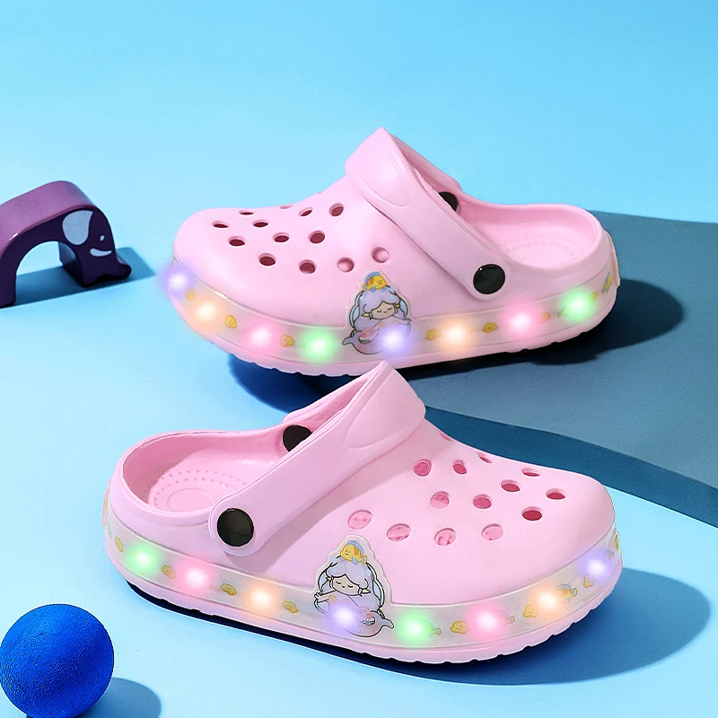 

A pair of girls' summer open-toe outdoor beach sandals, indoor luminous soft and lightweight hole shoes, size 25-35，DW-DW-885