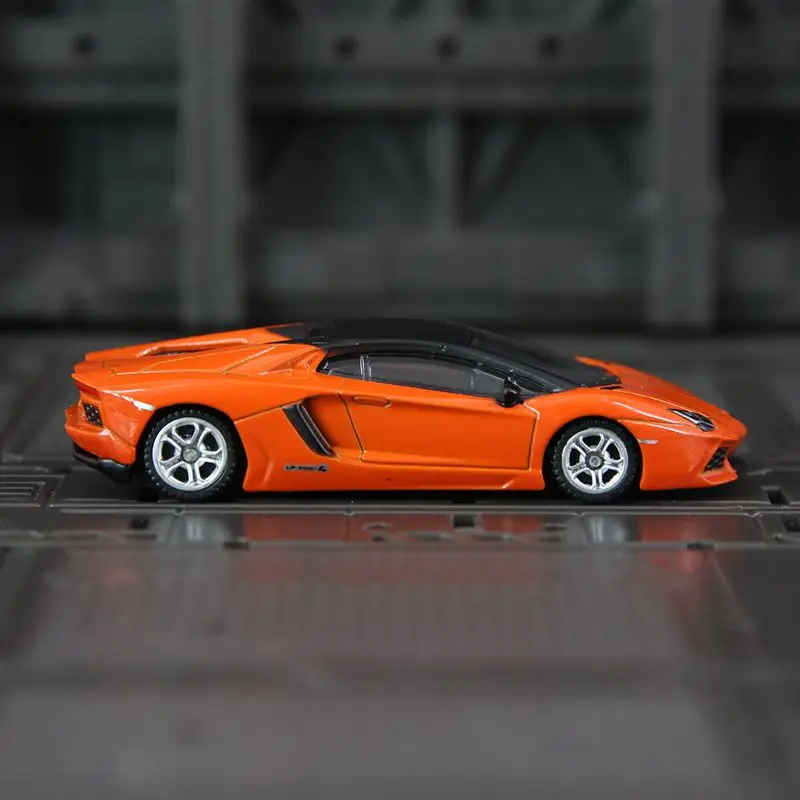 CCA 1:64 لامبورغيني إيفانتادو LP700-4 نموذج سيارة مصنوع من خليط معدني سيارة رياضية فائقة يمكن تقديمها كهدية عيد ميلاد للأصدقاء تفاصيل غنية