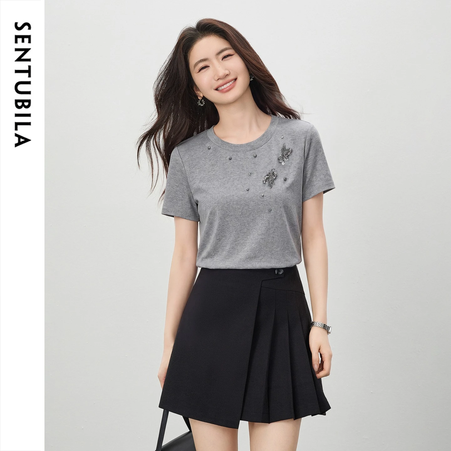 SENTUBILA Women Short Sleeve Grey T-shirt 2026 Ladies Summer Tees Beaded Rhinestone Casual Knit Top Female Clothes 162TG8185