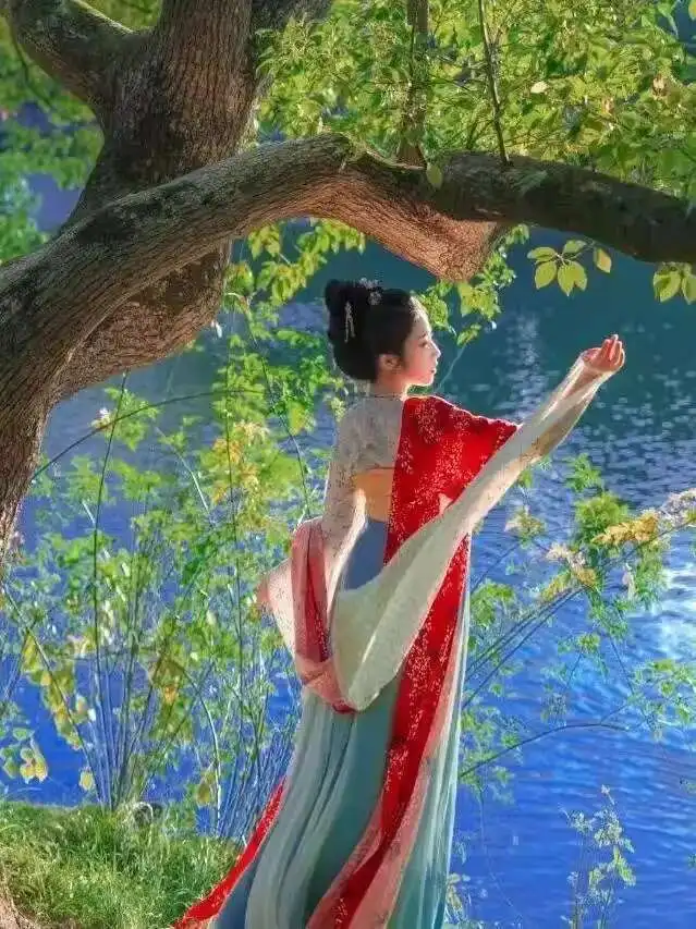 

New Northern And Southern Dynasties[Yu Meiren]Restoration Style, Sui Tang Style, Chest Length, Large Sleeves, Worn Skirt, Spring