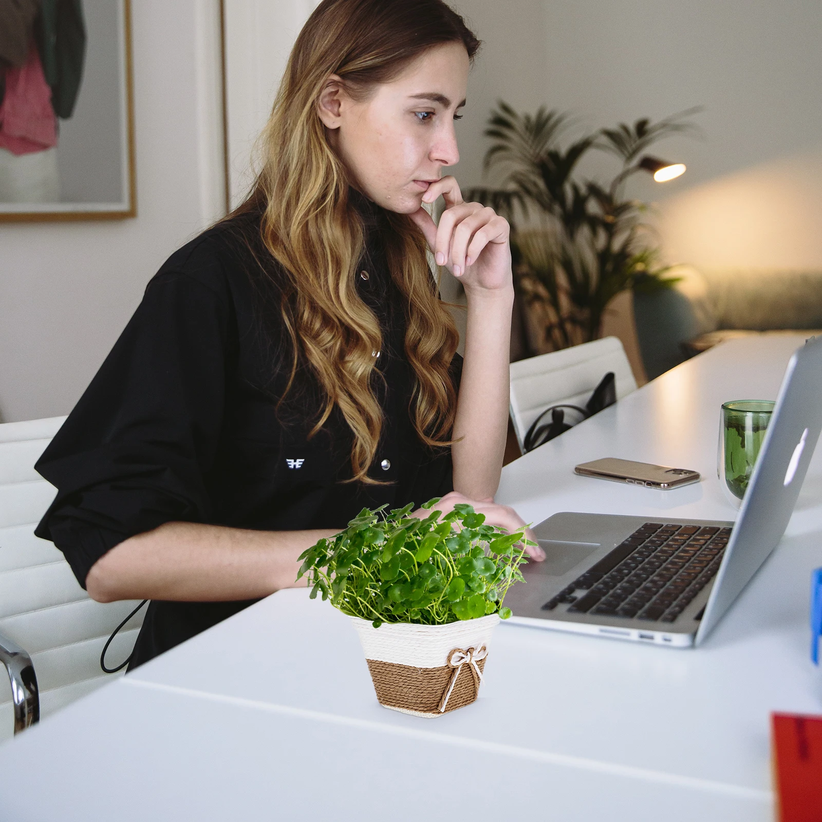 

4 Pcs Mini Flower Pot Woven Planter Baskets Indoor Planters for Plants Decoration Creative Bow Colorful Paper Rope Round