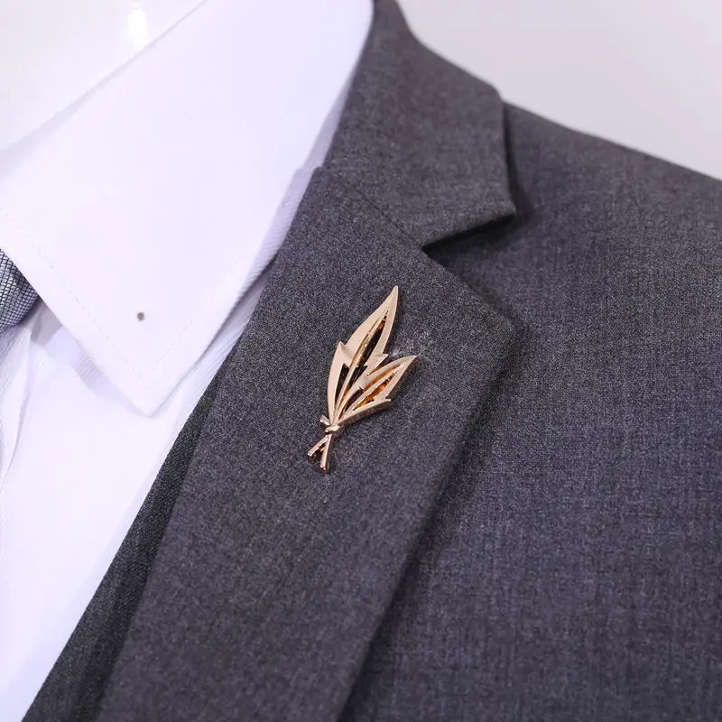 

Maple Leaf Suit Shirt Neckline Brooch Waist Pin Collar Lapel Decoration Buckle Accessorie Feast Clothing Badge Men Jewelry Gift